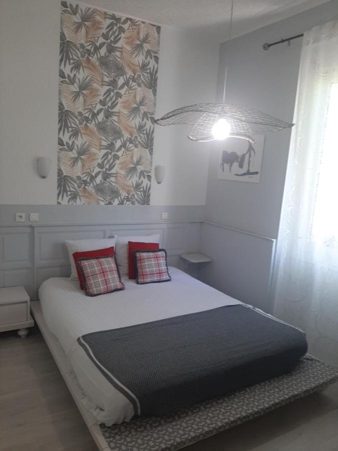 Hotel La Tour Des Fees Quissac  Экстерьер фото
