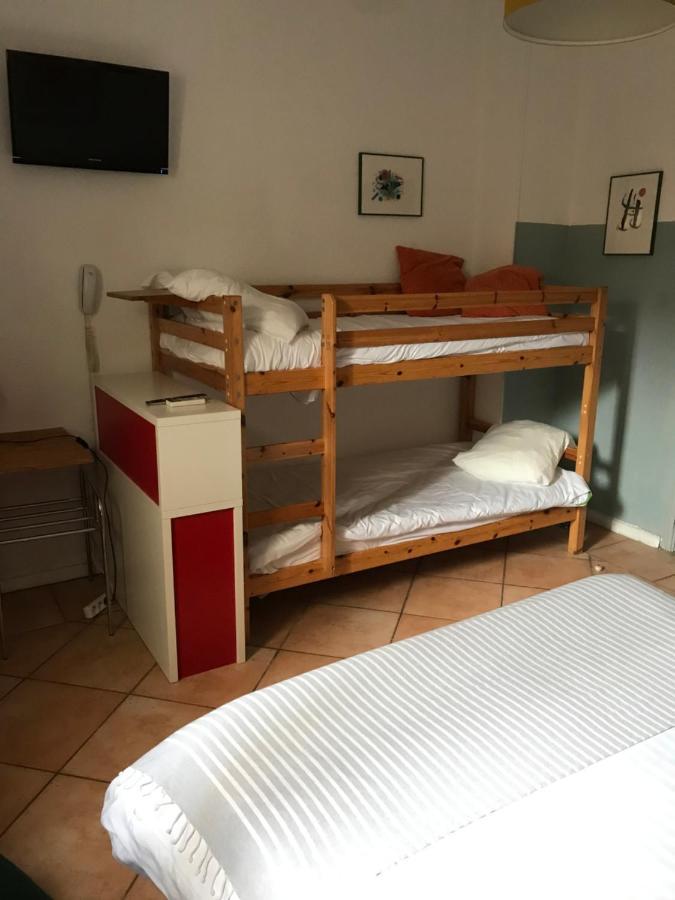 Hotel La Tour Des Fees Quissac  Экстерьер фото