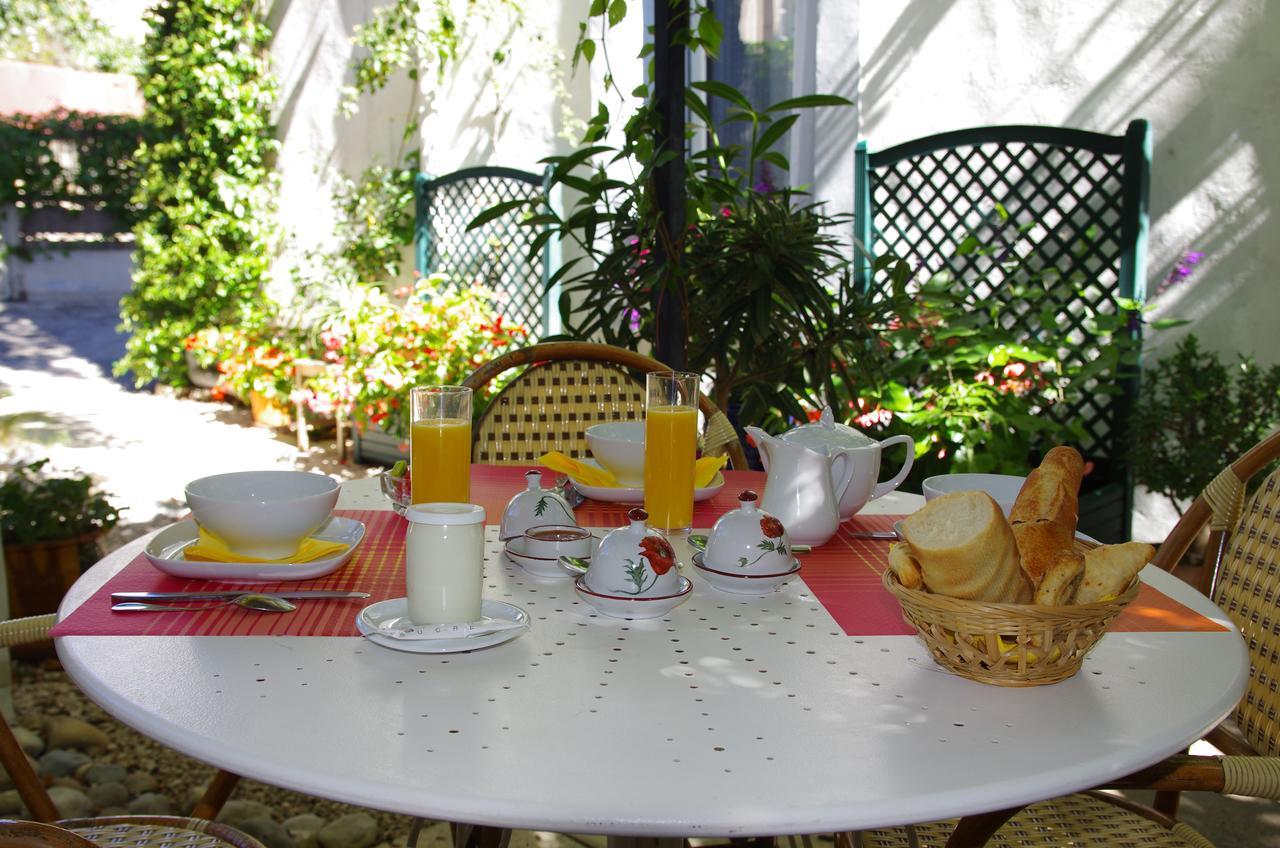 Hotel La Tour Des Fees Quissac  Экстерьер фото